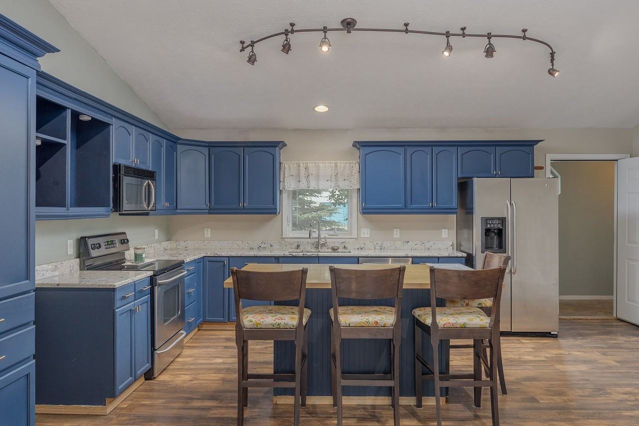 911 Shellinger St - Photo 2 of 13