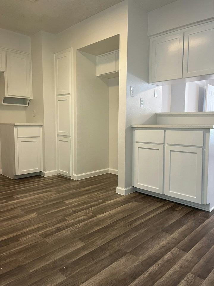 6862 South Creek Drive - Photo 4 of 9