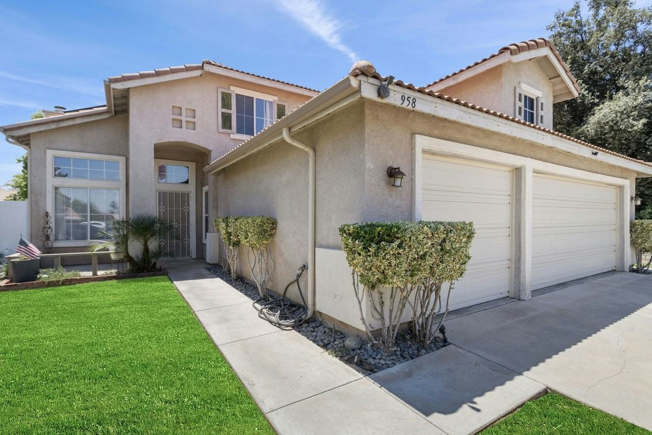 958 Stratford Way - Photo 4 of 34