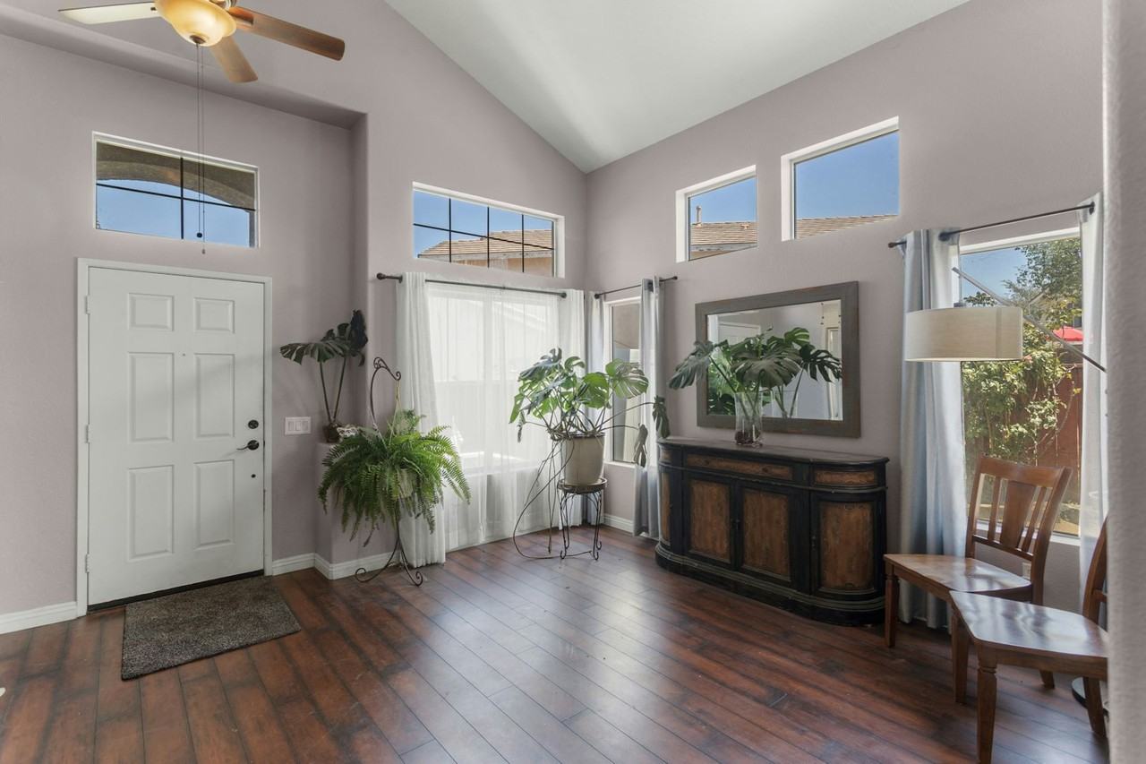 958 Stratford Way - Photo 5 of 34