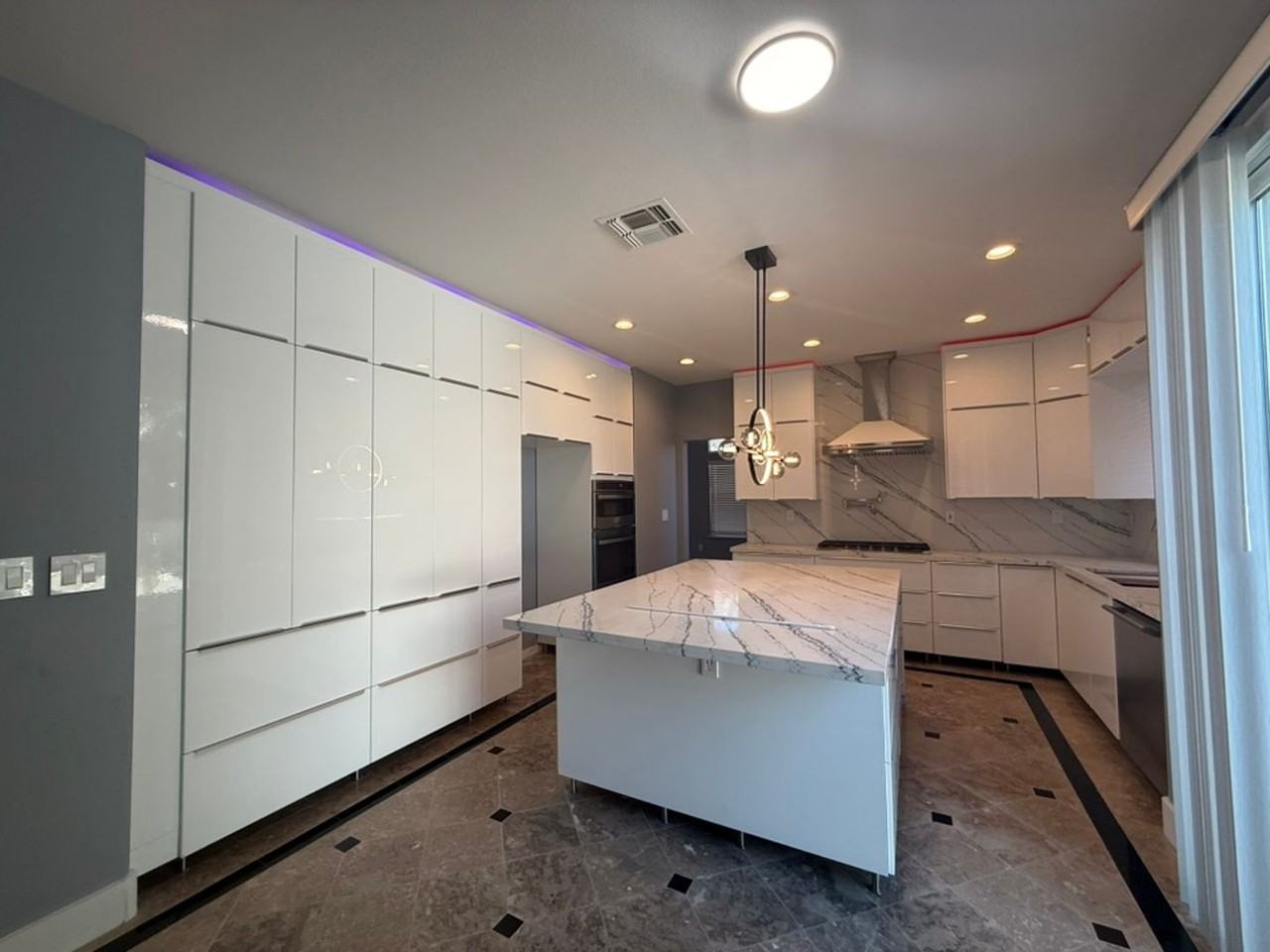 2005 Spruce Way - Photo 3 of 37