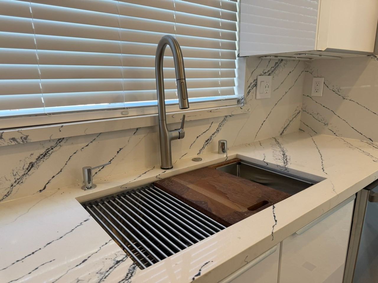 2005 Spruce Way - Photo 5 of 37