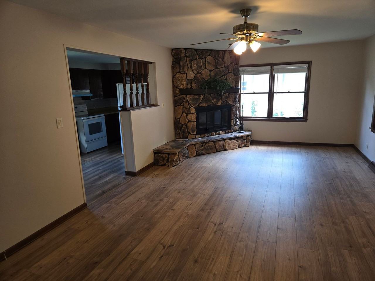 1109 Center St - Photo 2 of 16