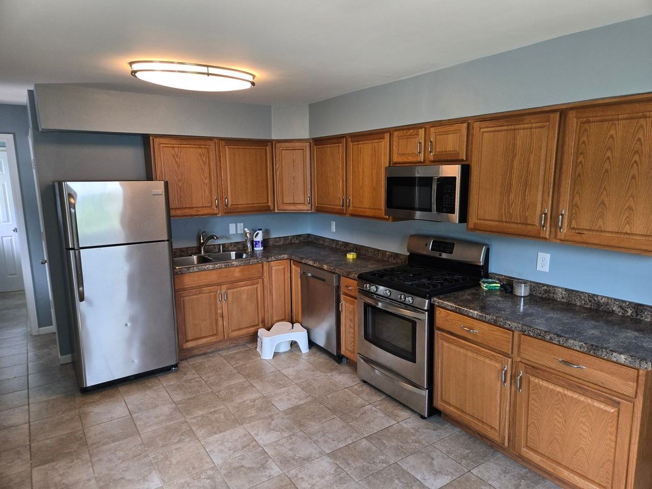1032 Bonnie Brae Ln - Photo 2 of 11