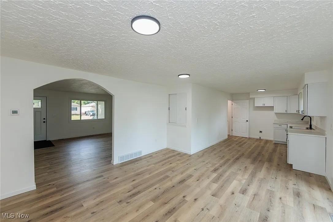 1730 West 20th Street - Photo 2 of 7