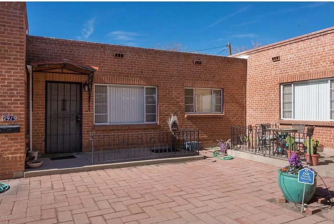 2919 East 10th Street - Photo 2 of 14