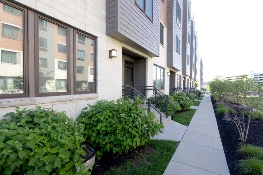 609 Lakeview Ct - Photo 2 of 43