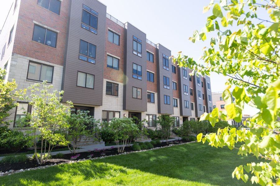 609 Lakeview Ct - Photo 3 of 43