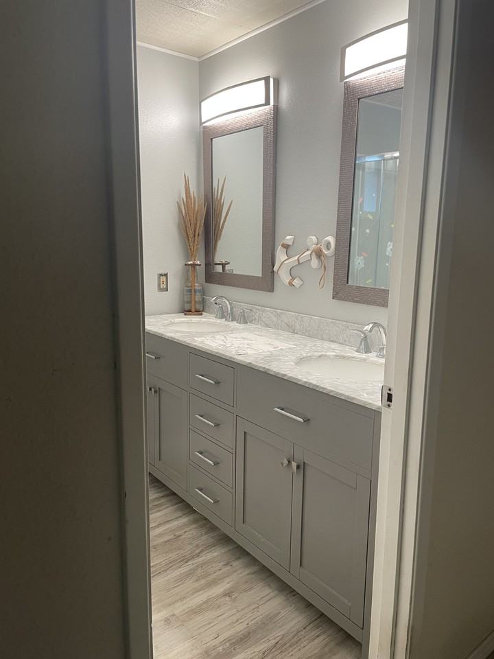 1930 Burbank Avenue Northwest A - Photo 2 of 4