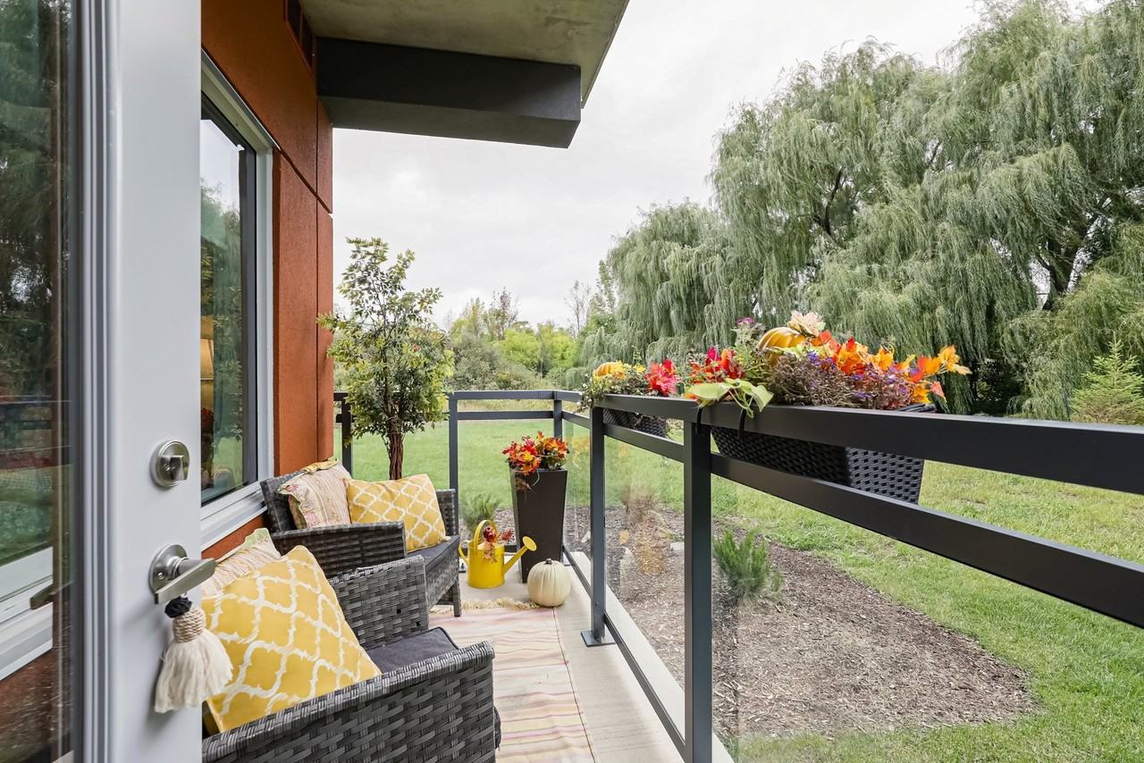 417 Peel St - Photo 2 of 12