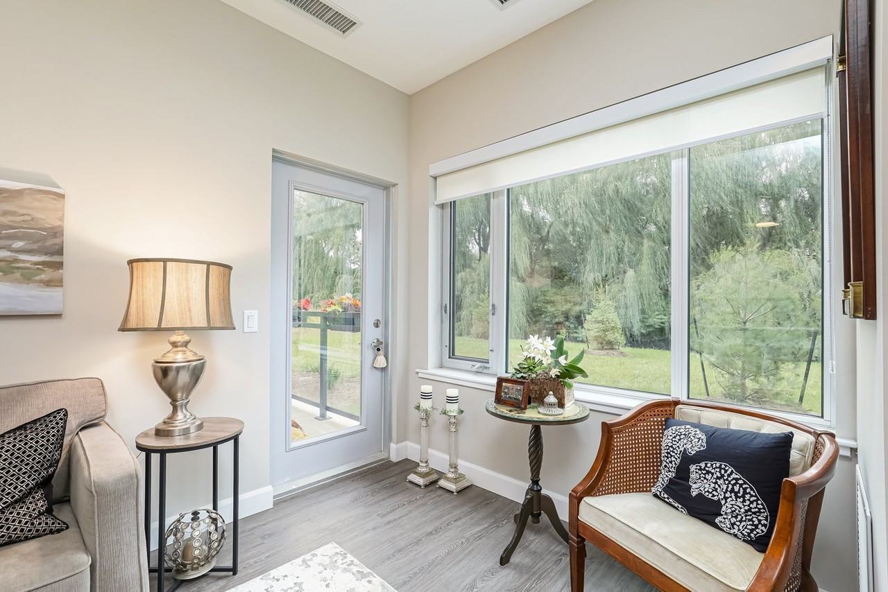 417 Peel St - Photo 3 of 12