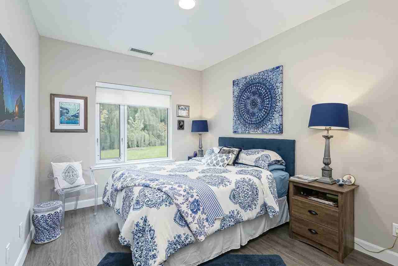 417 Peel St - Photo 4 of 12