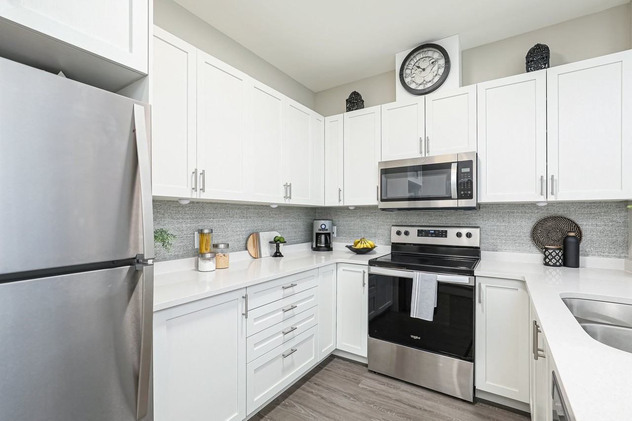 417 Peel St - Photo 5 of 12