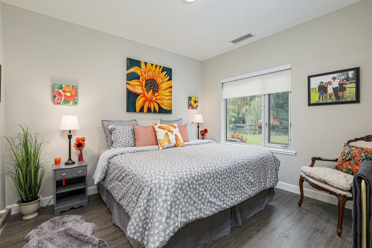 417 Peel St - Photo 7 of 12