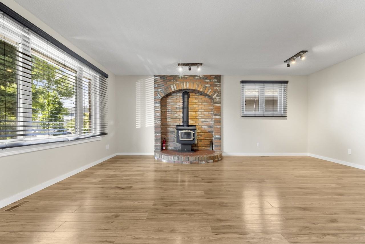 3316 2 St Nw - Photo 2 of 21