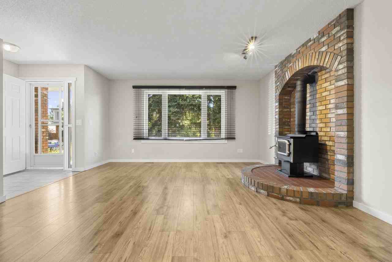 3316 2 St Nw - Photo 3 of 21