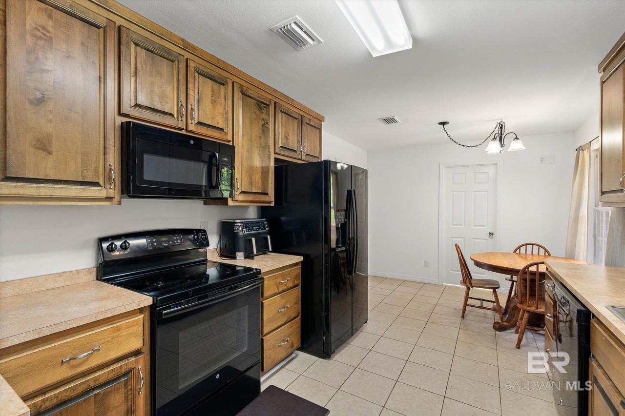 15982 Pecan View Dr - Photo 7 of 21