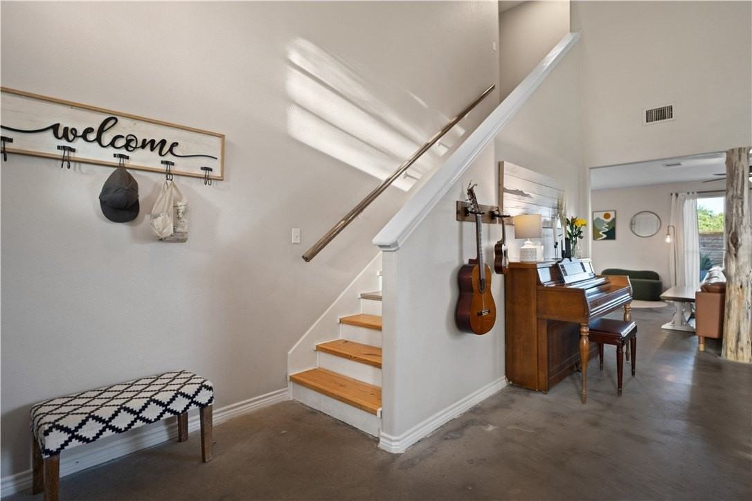 7654 Timber Crest Drive - Photo 5 of 35