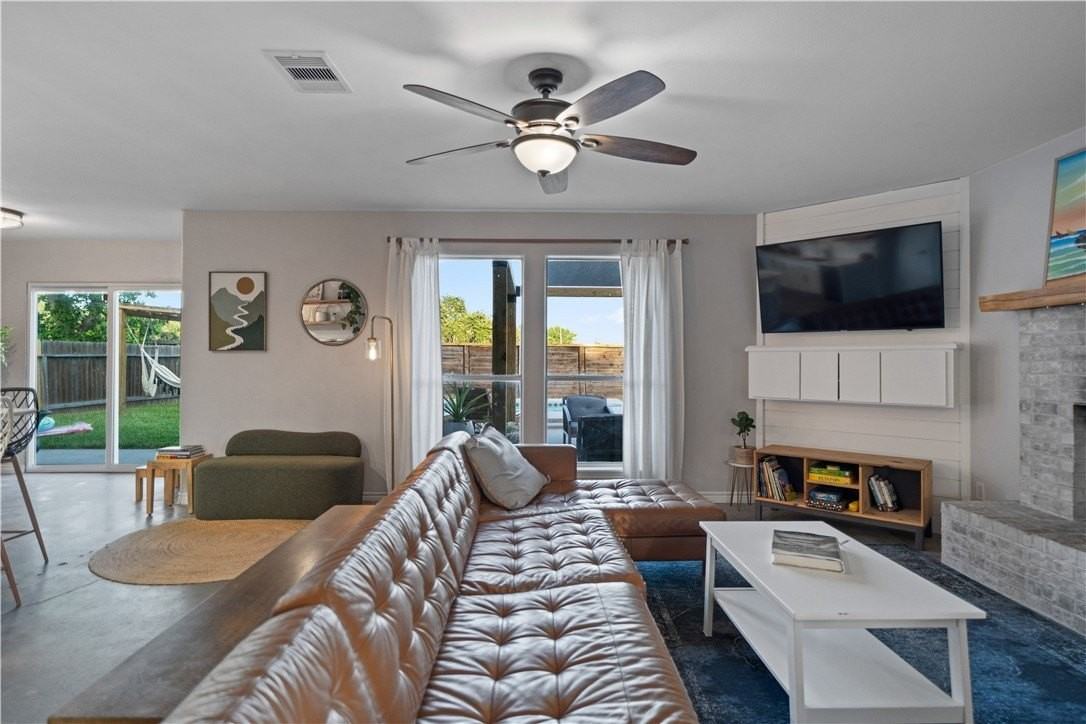 7654 Timber Crest Drive - Photo 7 of 35