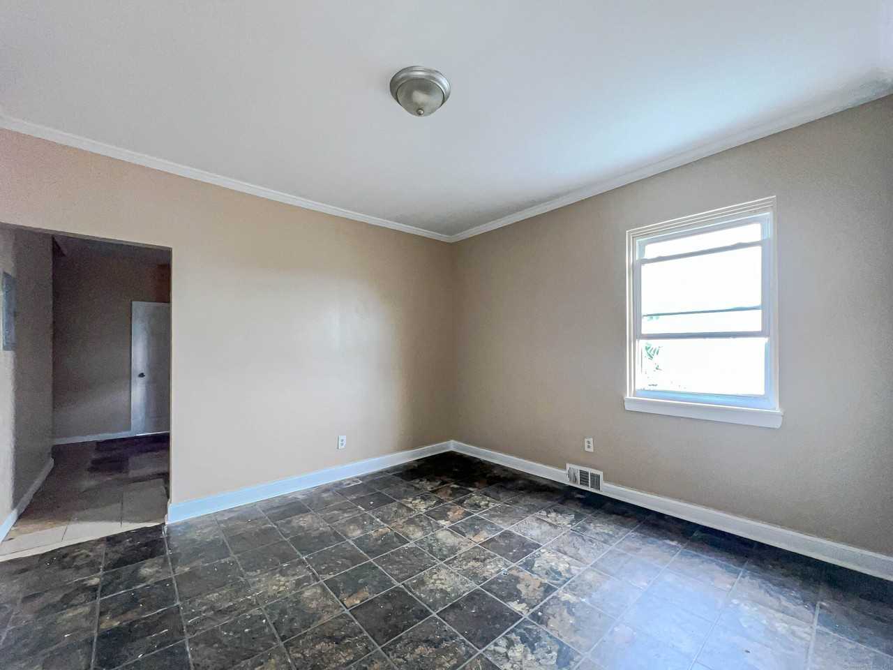 45 Ridge Ave #2FL - Photo 4 of 11