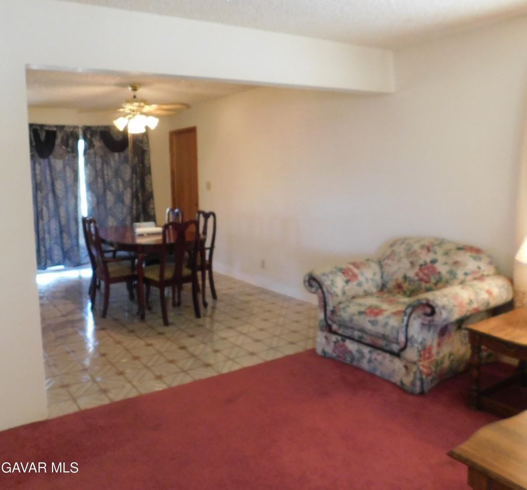 9841 Mendiburu Rd - Photo 3 of 27