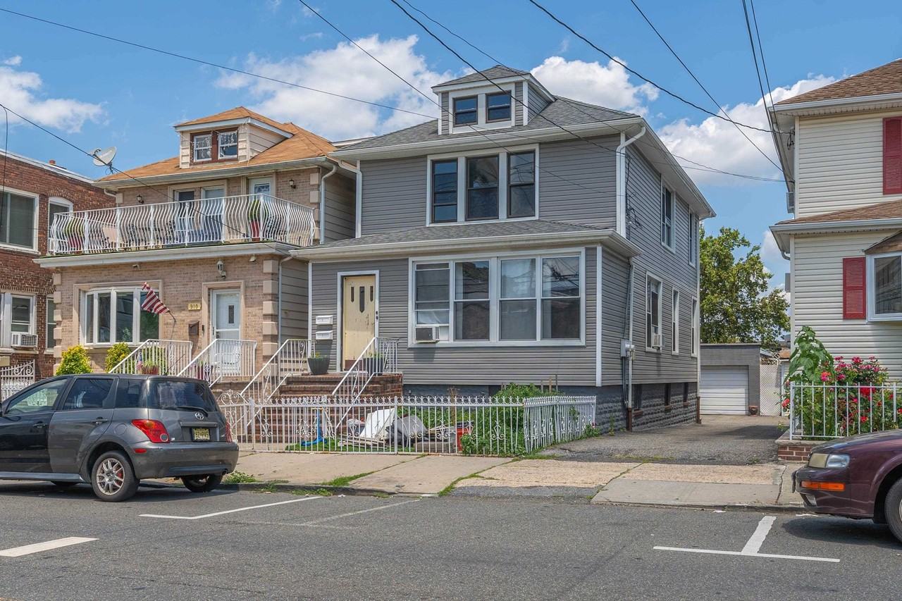 906 76th St #2 - Photo 3 of 20