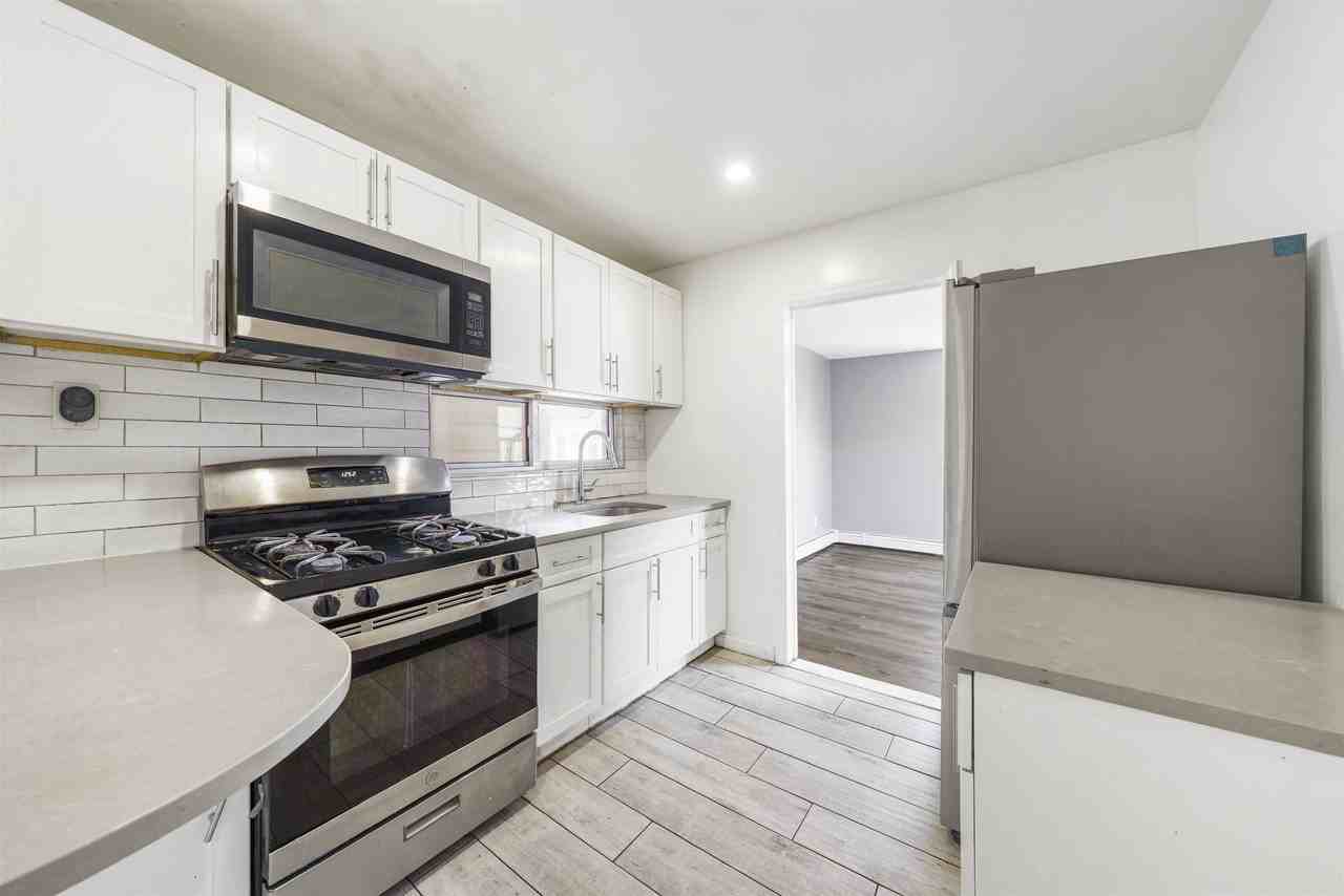 906 76th St #2 - Photo 4 of 20