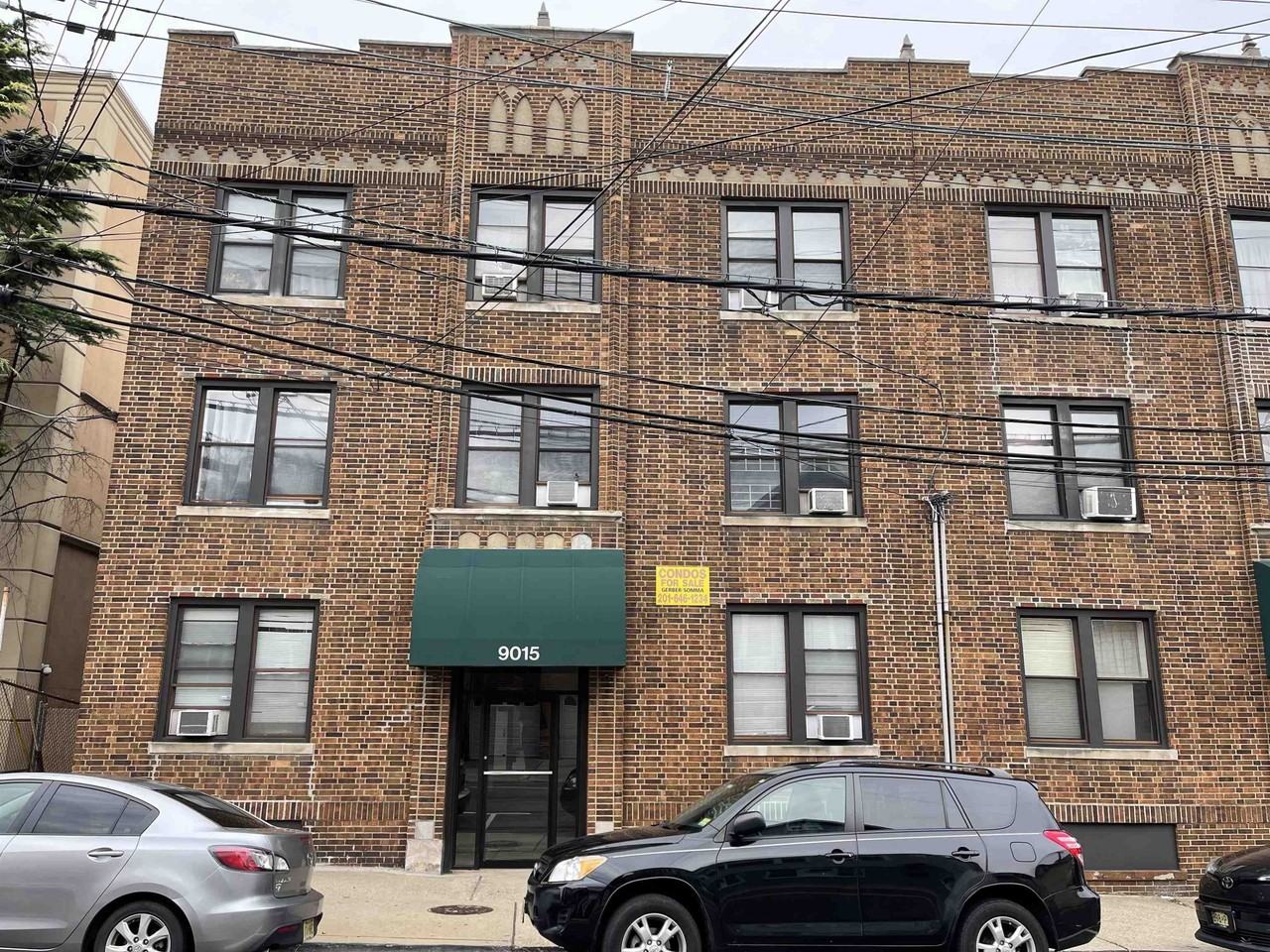 9015 Bergenwood Ave #4