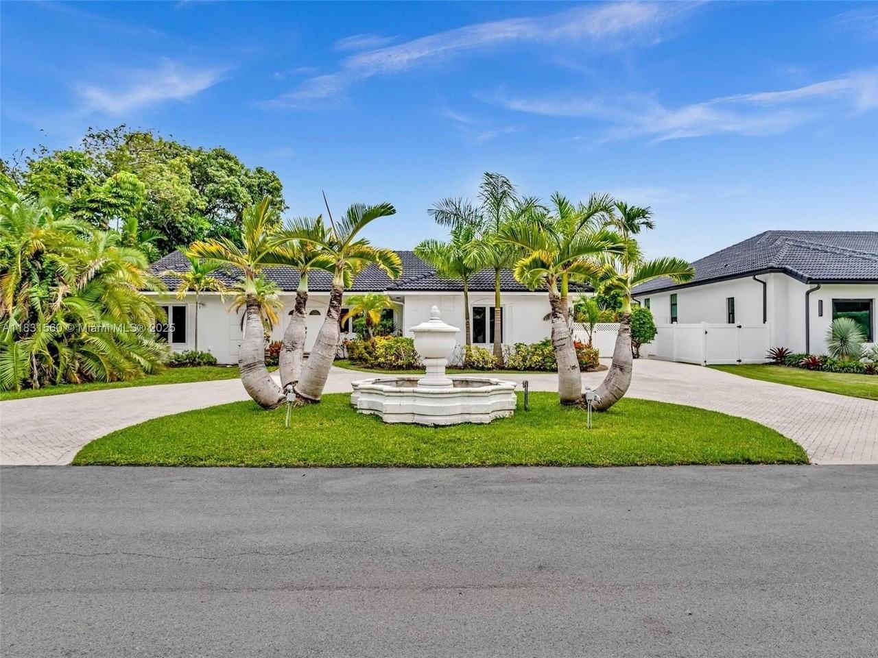 413 Tamarind Dr - Photo 2 of 50