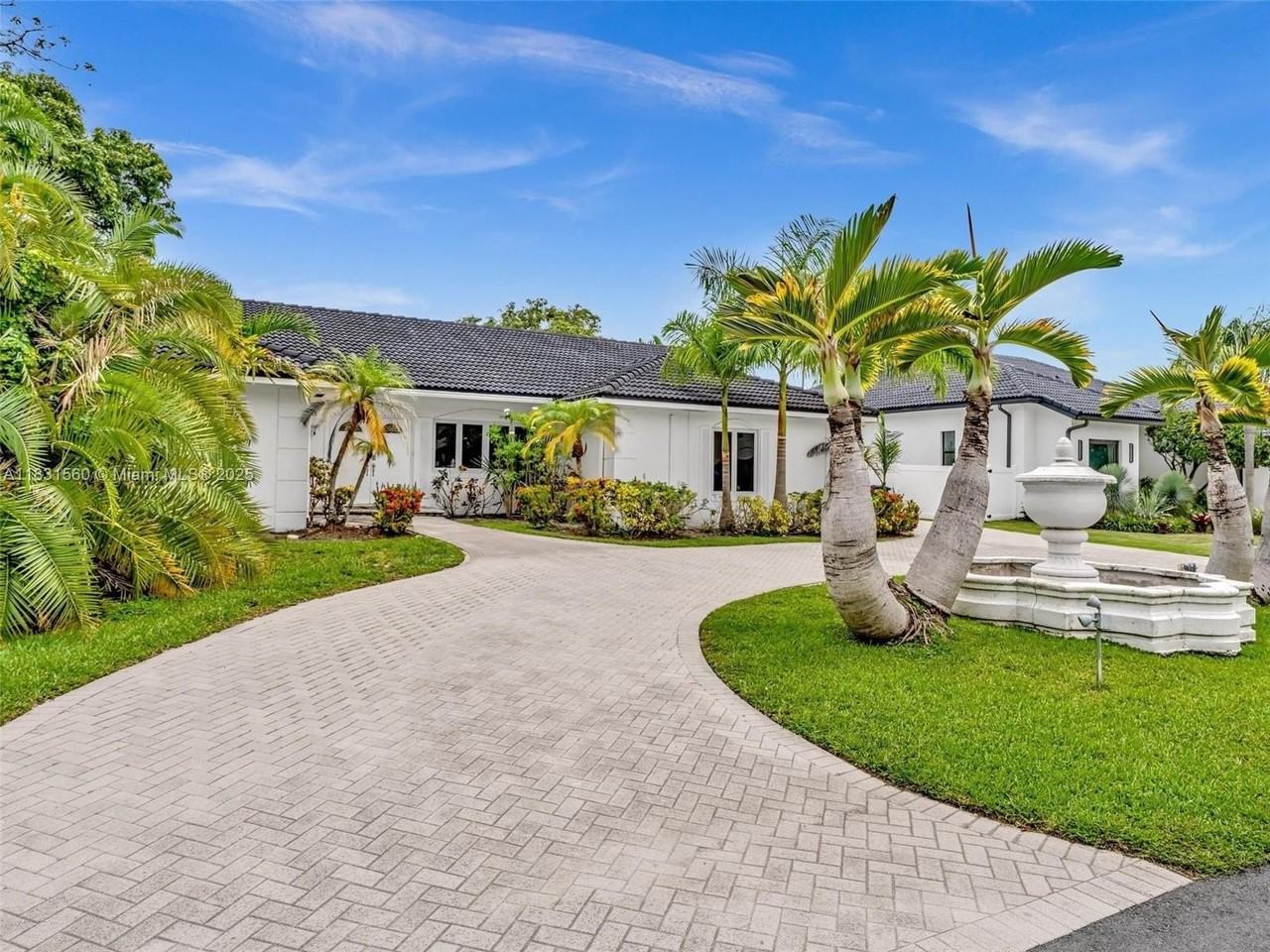 413 Tamarind Dr - Photo 4 of 50