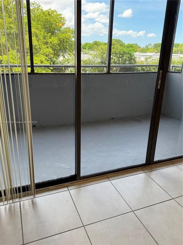 8205 Sw 152nd Ave #F315 - Photo 4 of 12