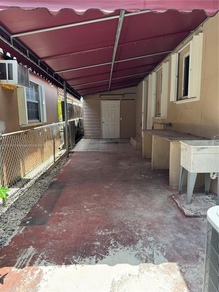 630 Sw 62nd Ct #2 - Photo 6 of 11