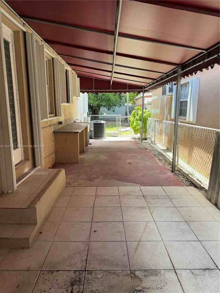 630 Sw 62nd Ct #2 - Photo 7 of 11