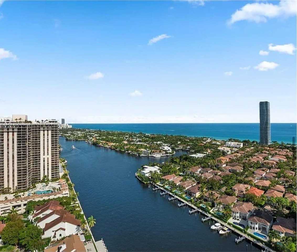 19355 Turnberry Way #PHK - Photo 5 of 29