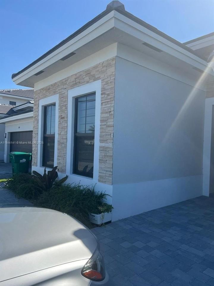 1840 Sw 144th Ave - Photo 3 of 14