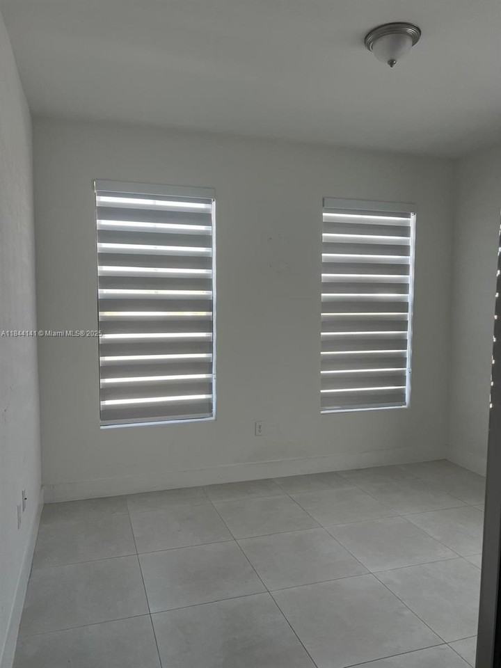 1840 Sw 144th Ave - Photo 5 of 14