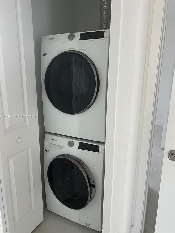 1840 Sw 144th Ave - Photo 7 of 14