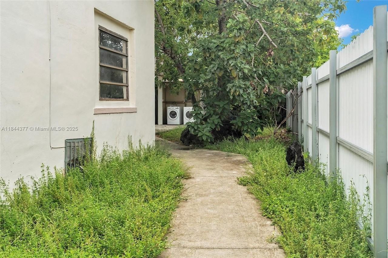 1137 Nw 29th Ter #1130 - Photo 3 of 25