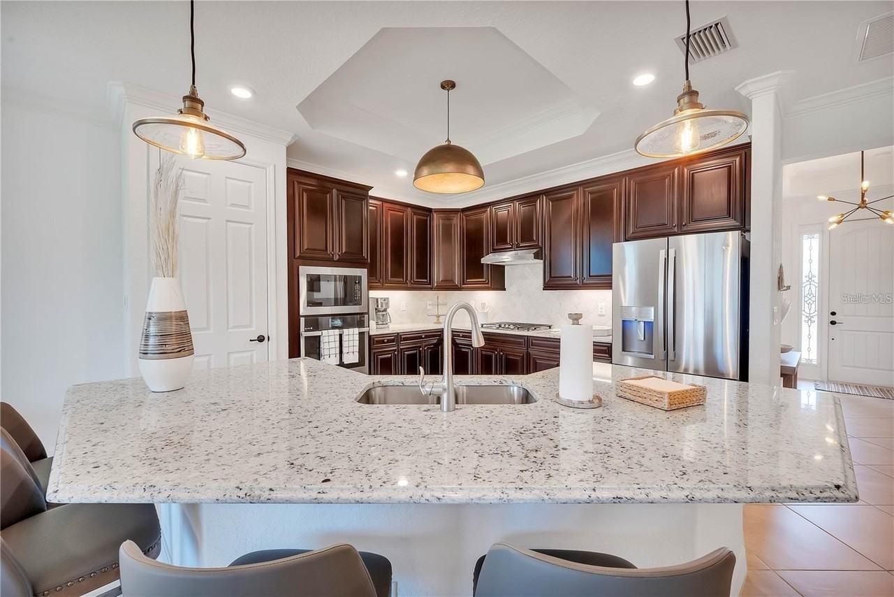 5822 Brandon Run - Photo 7 of 34