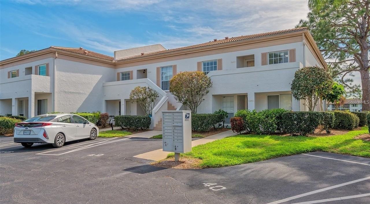 5246 Wedgewood Ln #60 - Photo 2 of 44