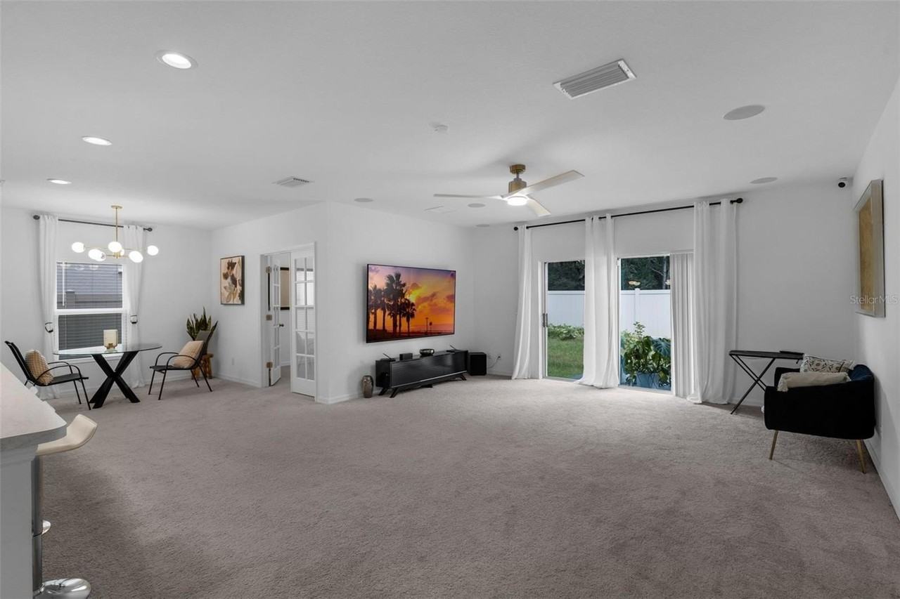 5253 Royal Point Ave - Photo 3 of 30