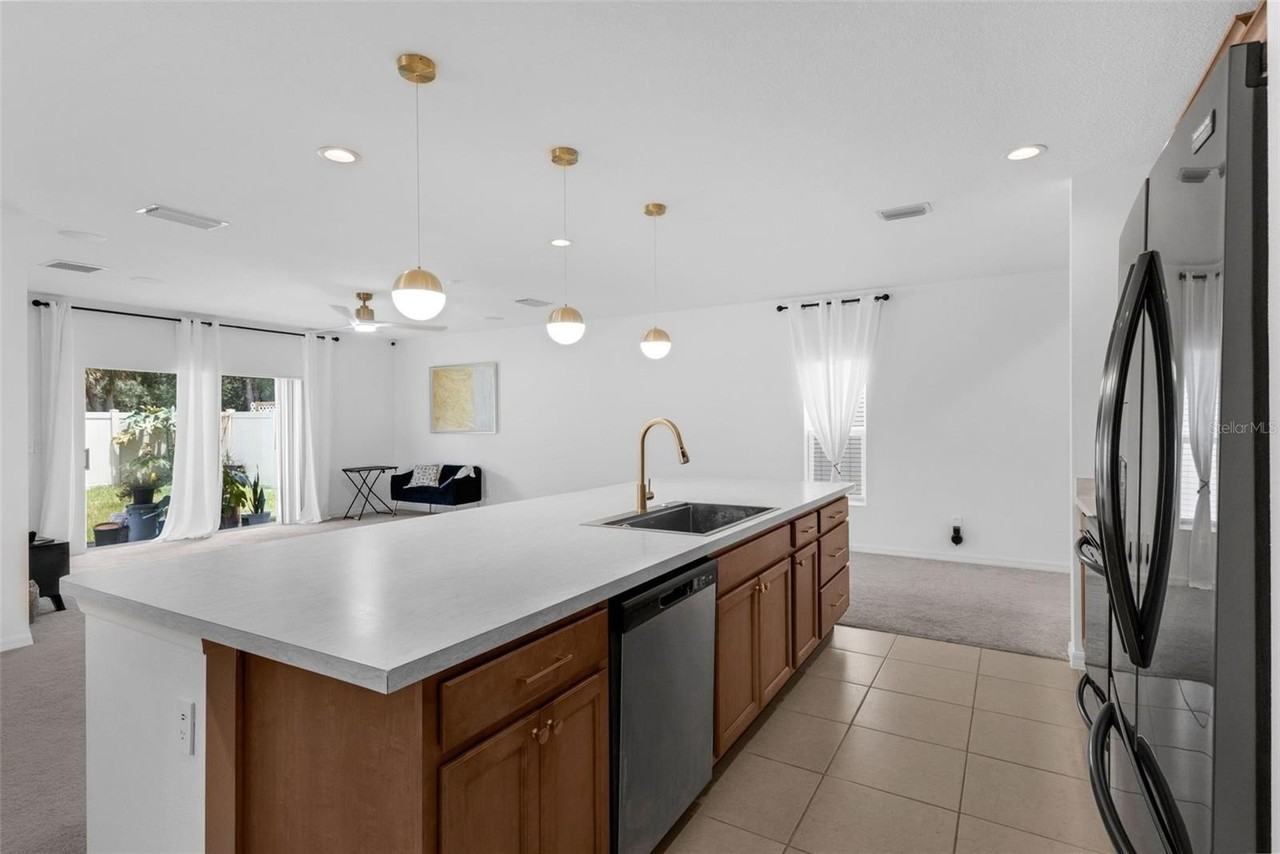 5253 Royal Point Ave - Photo 6 of 30