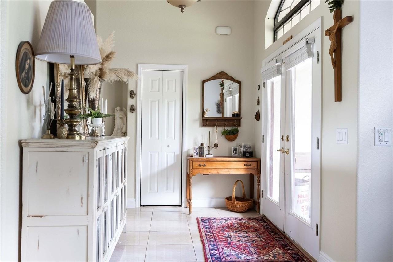 1915 Sw 40th Pl - Photo 4 of 20