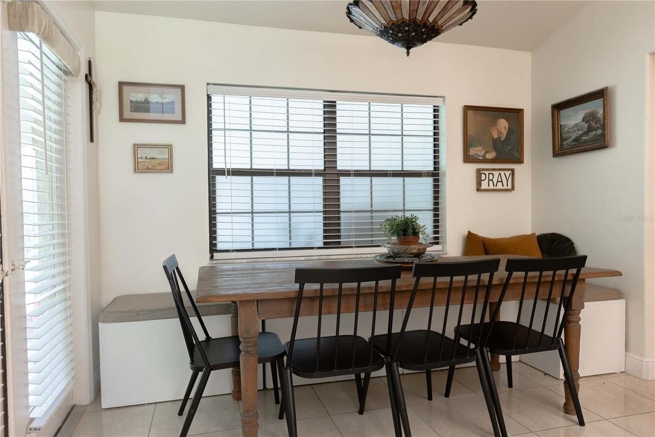 1915 Sw 40th Pl - Photo 5 of 20