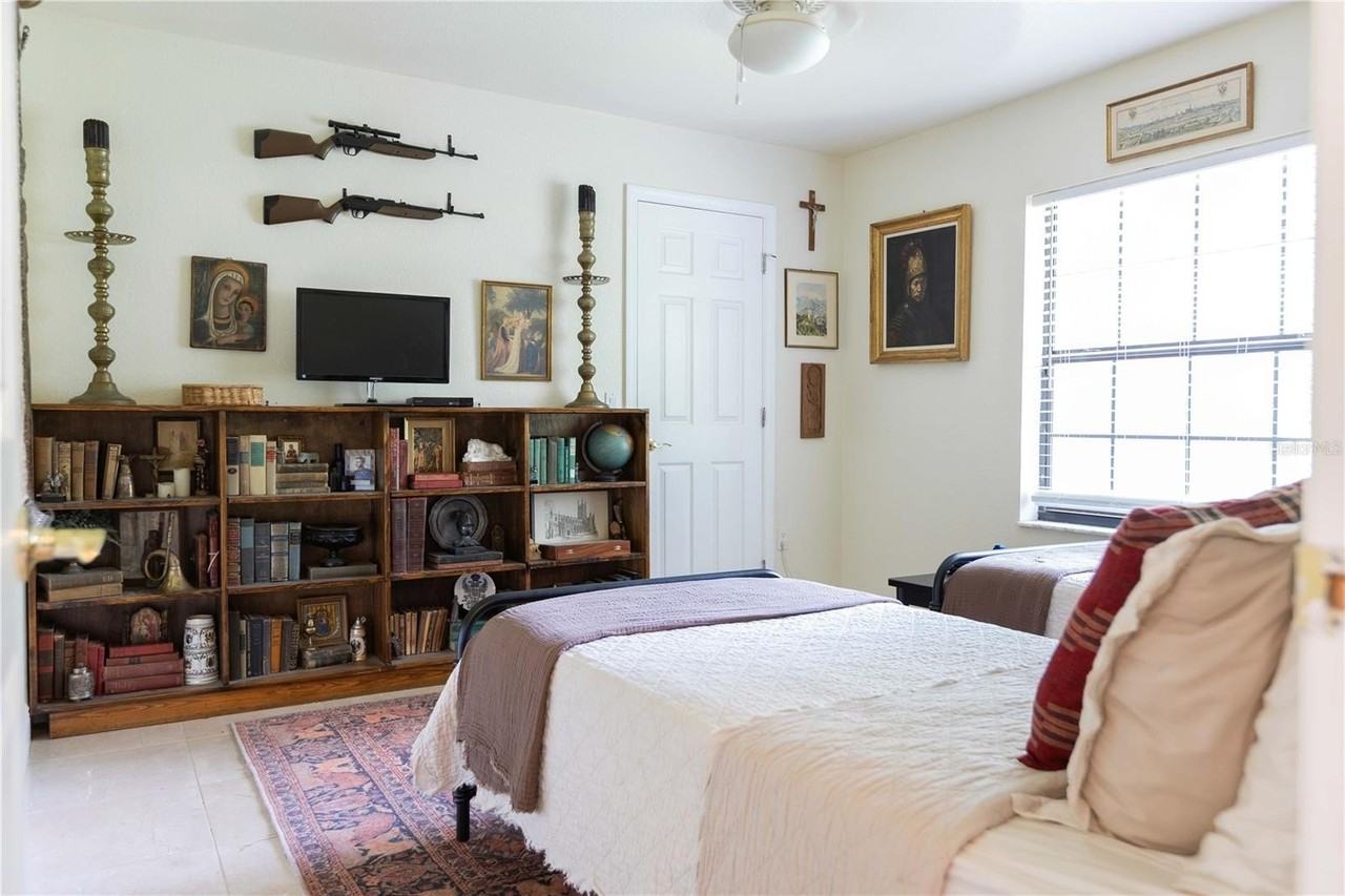 1915 Sw 40th Pl - Photo 6 of 20