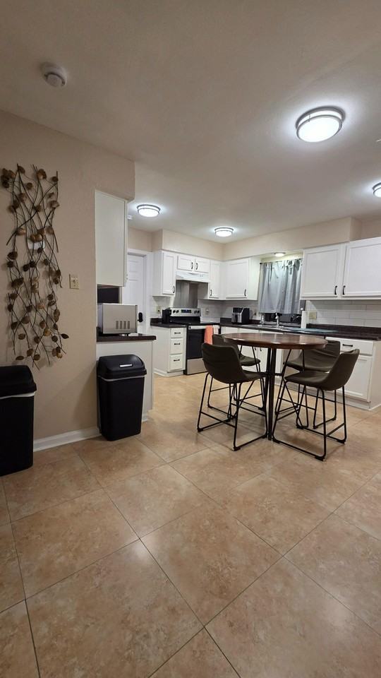 Naples Dr - Photo 3 of 4