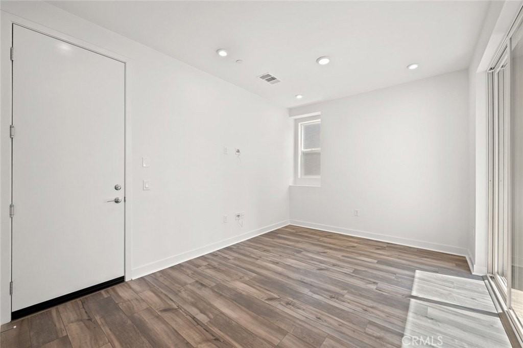 609 S Lyon St - Photo 4 of 50