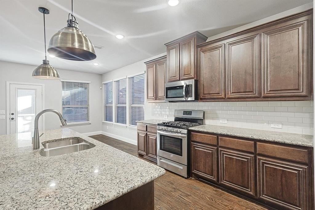 901 Glendale Drive - Photo 6 of 40