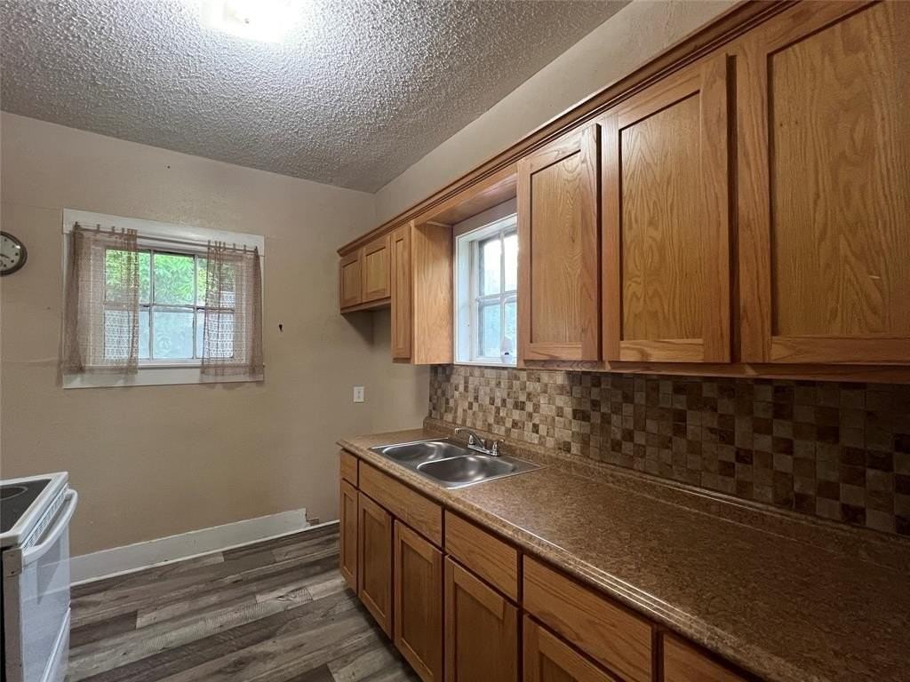 311 W Spring St - Photo 5 of 15