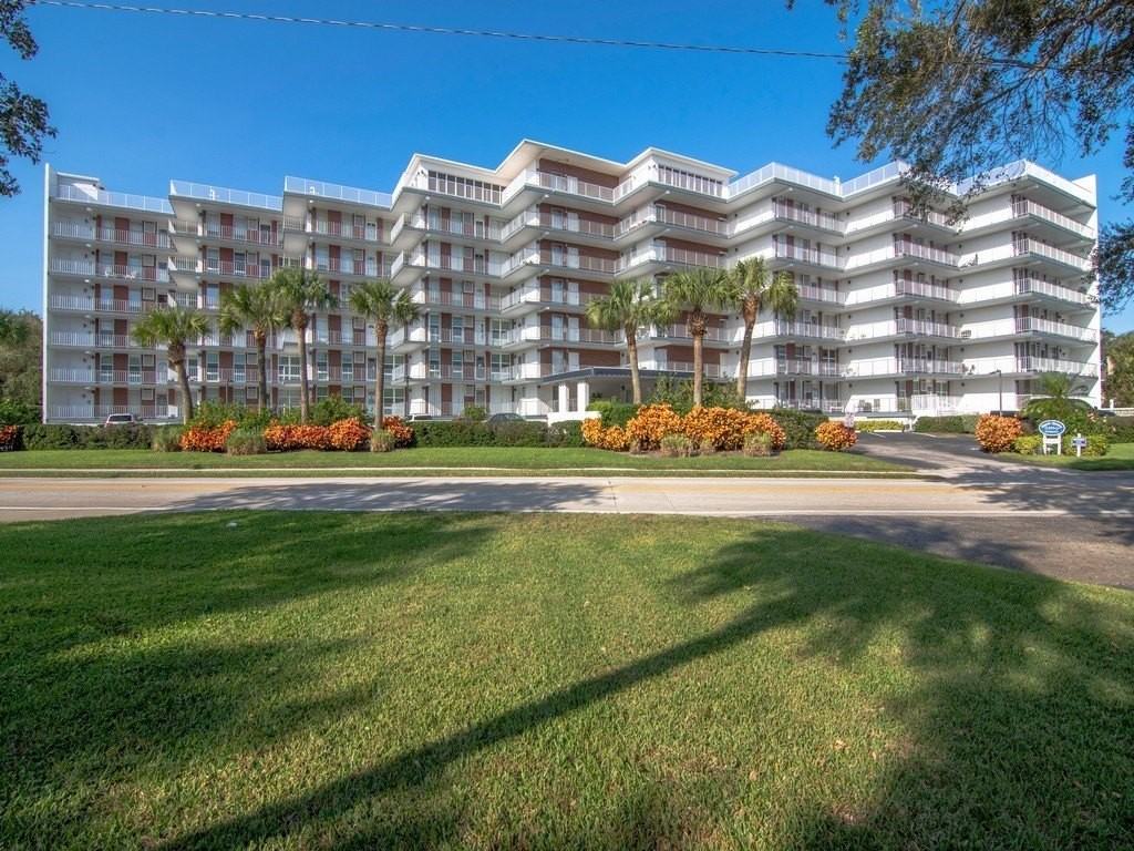 935 E Causeway Blvd #408 - Photo 2 of 25